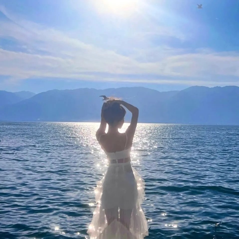 沙滩上的夏娃